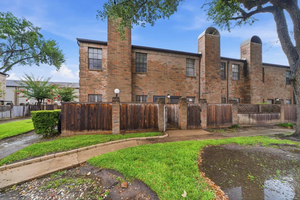 9850 Pagewood Lane #1009 Houston, TX 77042