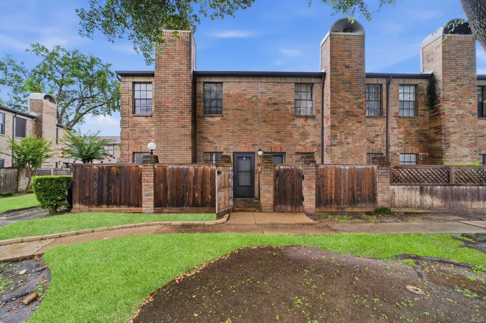 9850 Pagewood Lane #1009 Houston, TX 77042