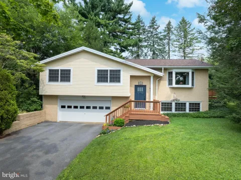 705 WINDSOR COURT