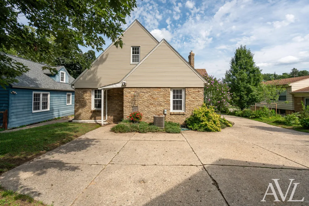 315 Bristol Avenue NW Grand Rapids, MI 49504