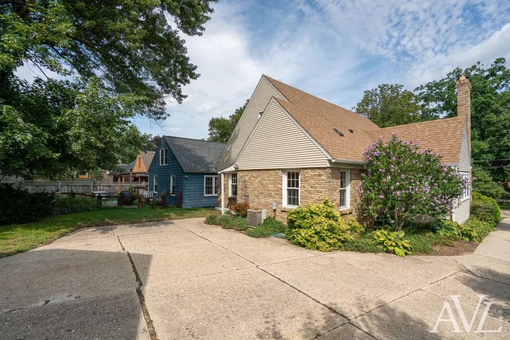 315 Bristol Avenue NW Grand Rapids, MI 49504