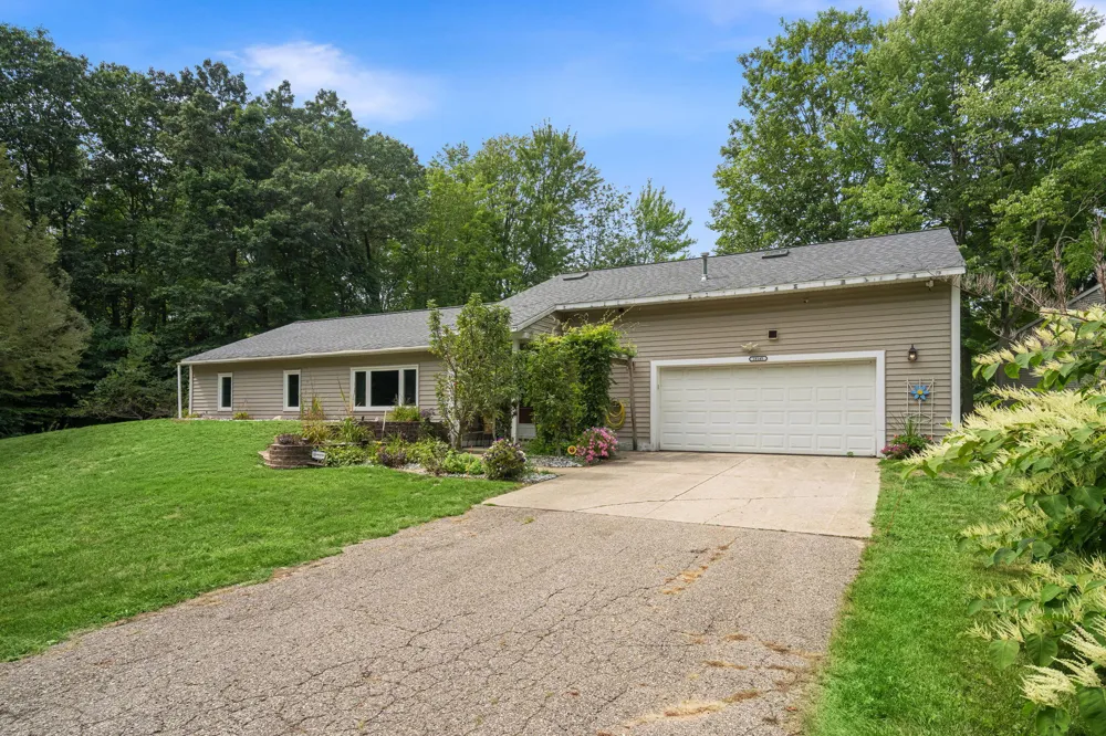 18145 148th Avenue Spring Lake, MI 49456