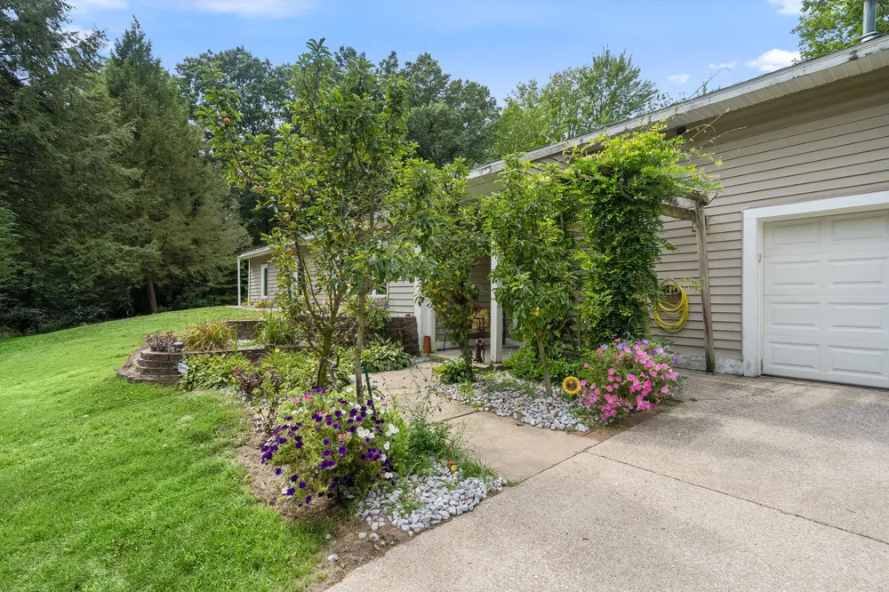18145 148th Avenue Spring Lake, MI 49456