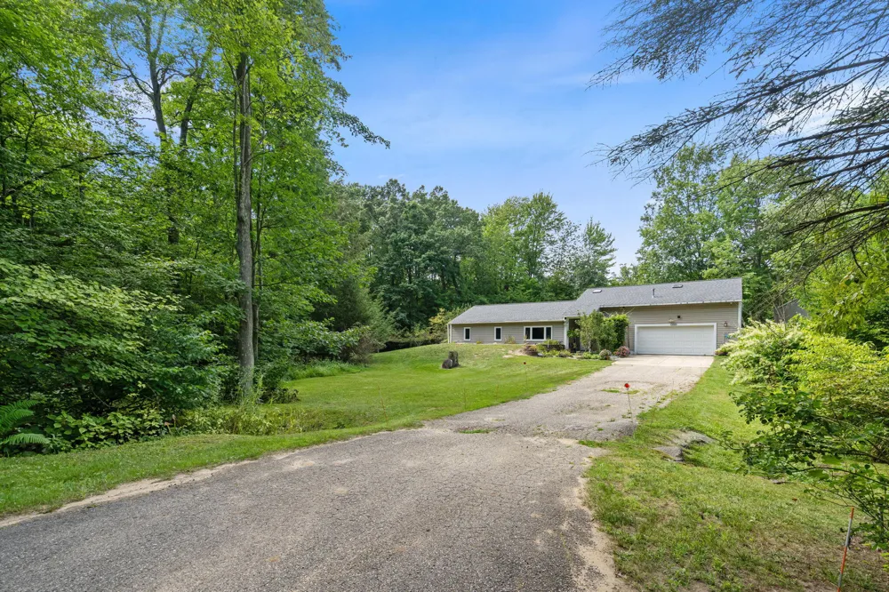 18145 148th Avenue Spring Lake, MI 49456