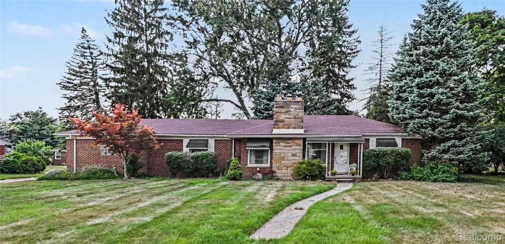 14345 Hillcrest Street Livonia City, MI 48154