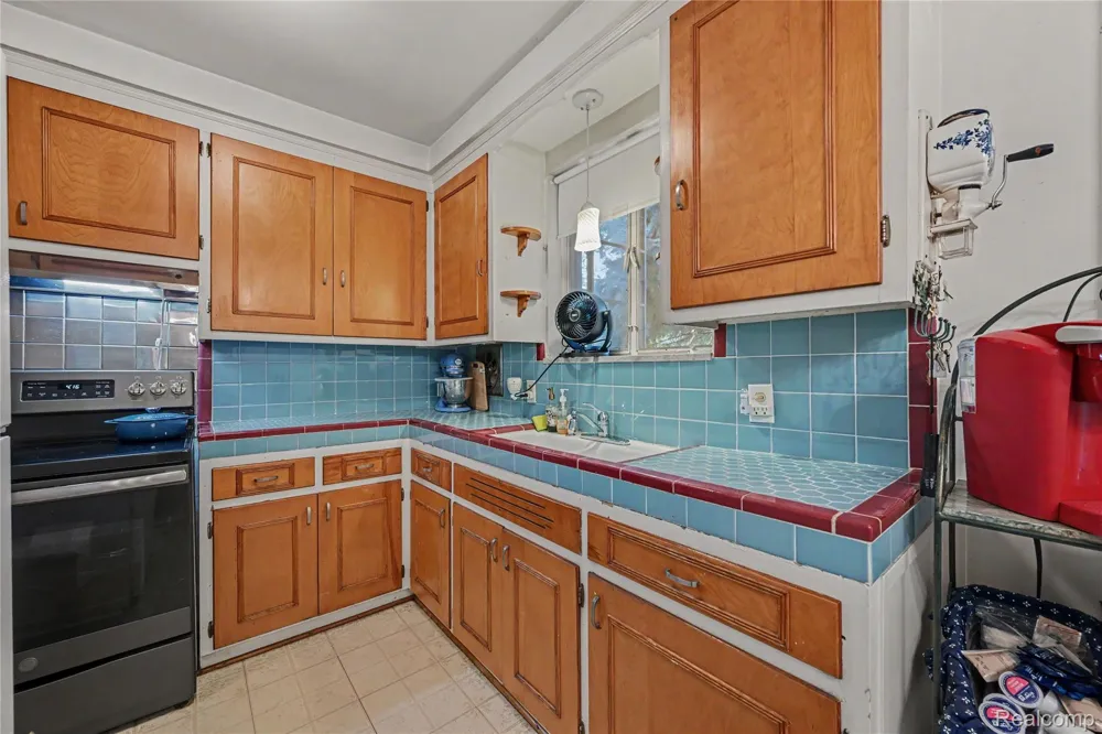 14345 Hillcrest Street Livonia City, MI 48154