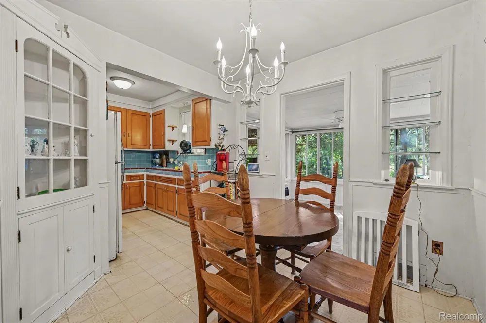 14345 Hillcrest Street Livonia City, MI 48154