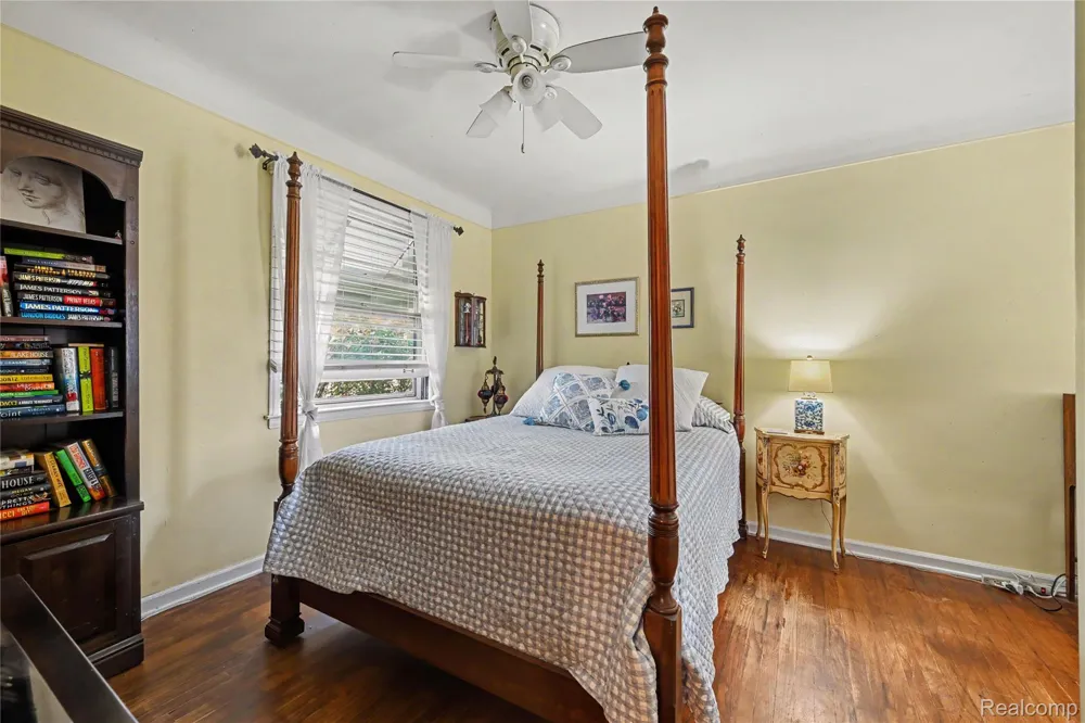 14345 Hillcrest Street Livonia City, MI 48154