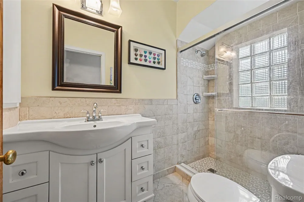 14345 Hillcrest Street Livonia City, MI 48154