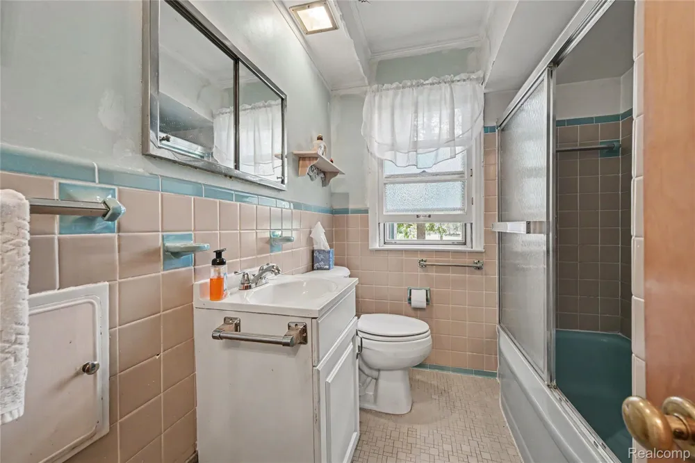 14345 Hillcrest Street Livonia City, MI 48154