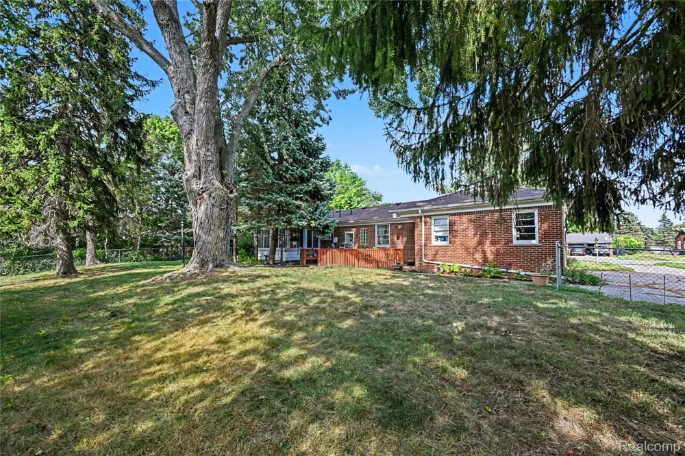 14345 Hillcrest Street Livonia City, MI 48154