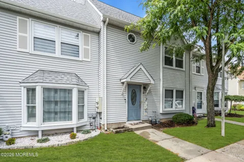47 Colonial Court #121