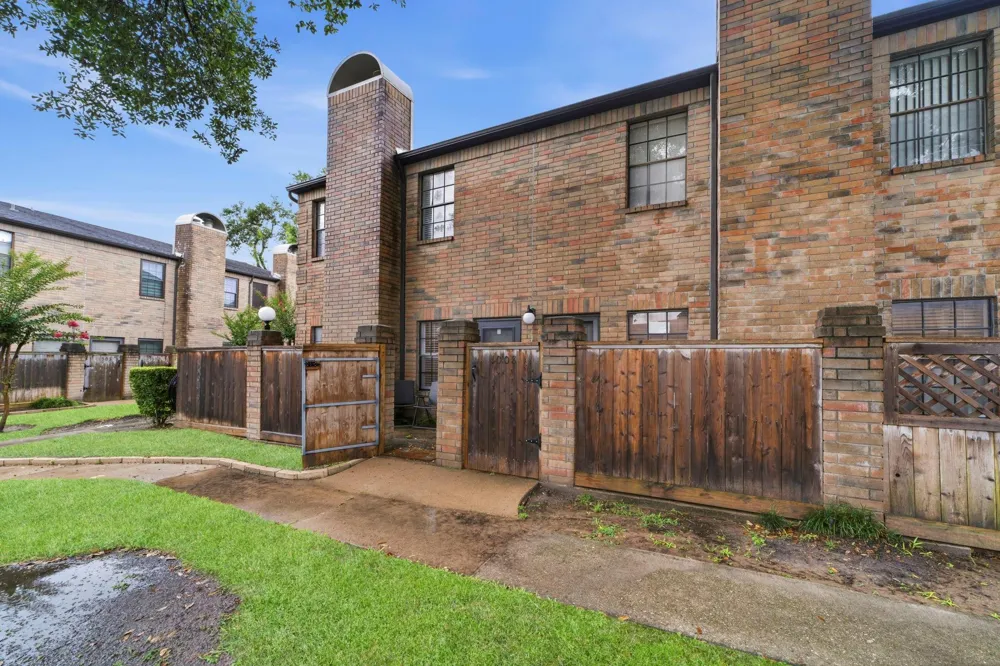 9850 Pagewood Lane #1009 Houston, TX 77042