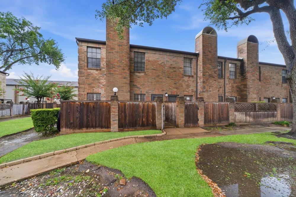 9850 Pagewood Lane #1009 Houston, TX 77042