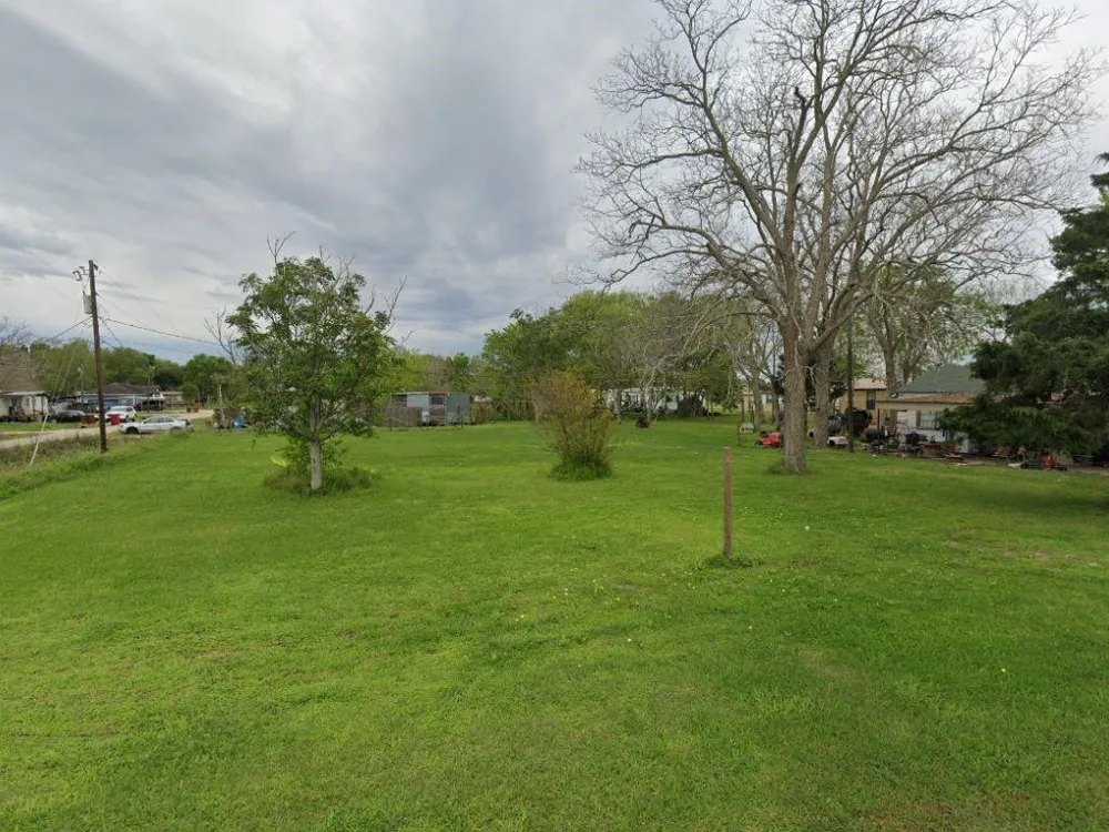 1008 Avenue A Markham, TX 77456