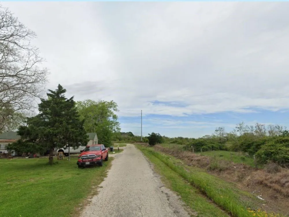 1008 Avenue A Markham, TX 77456