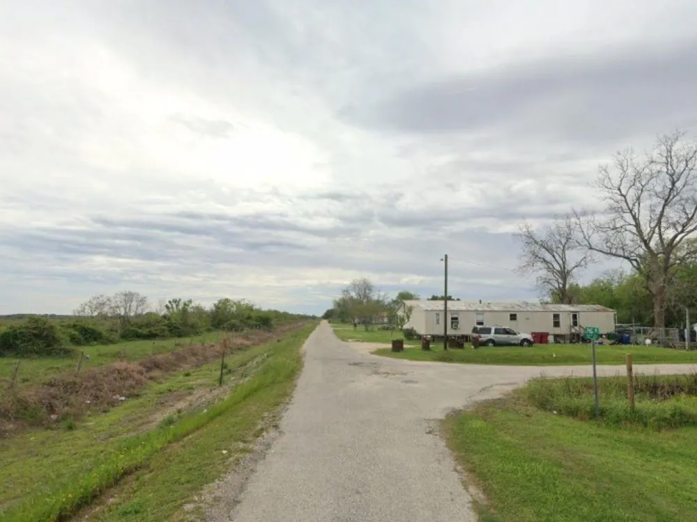 1008 Avenue A Markham, TX 77456