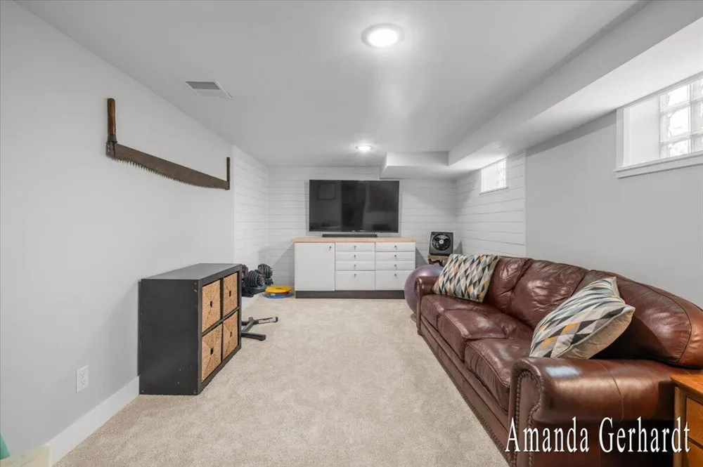1500 Powers Avenue NW Grand Rapids, MI 49504