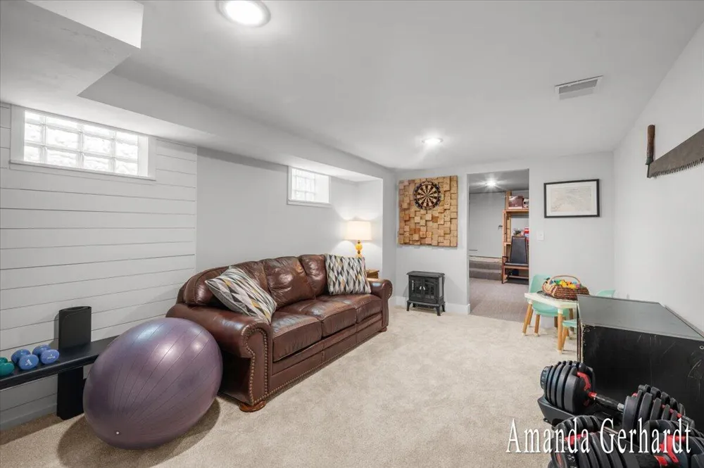 1500 Powers Avenue NW Grand Rapids, MI 49504