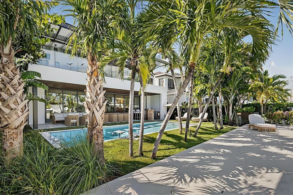 620 Solar Isle Dr Fort Lauderdale, FL 33301