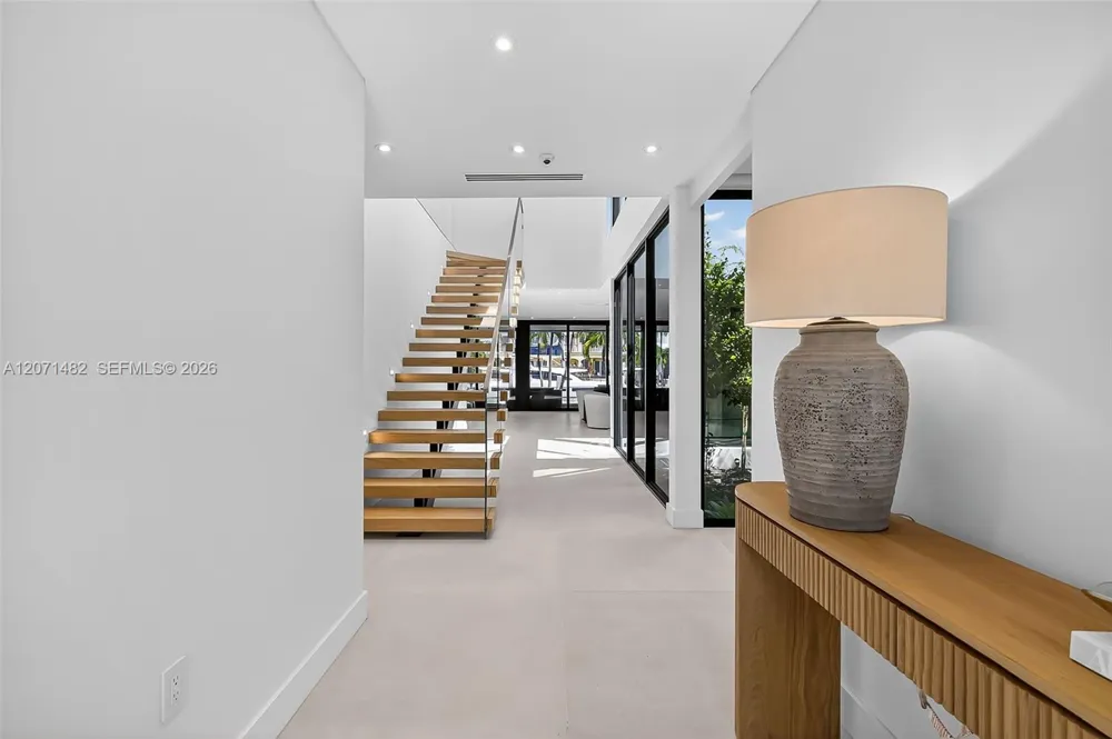620 Solar Isle Dr Fort Lauderdale, FL 33301