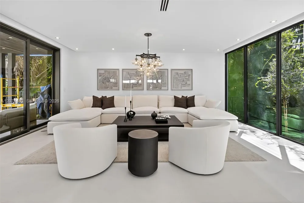 620 Solar Isle Dr Fort Lauderdale, FL 33301