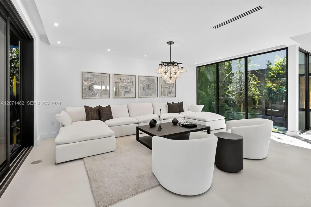 620 Solar Isle Dr Fort Lauderdale, FL 33301