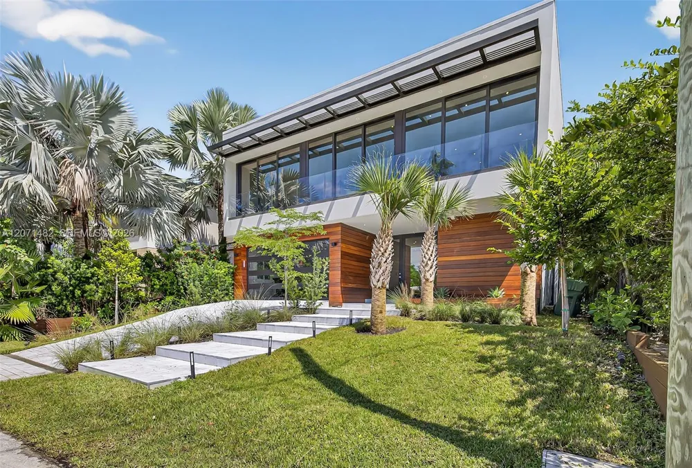 620 Solar Isle Dr Fort Lauderdale, FL 33301