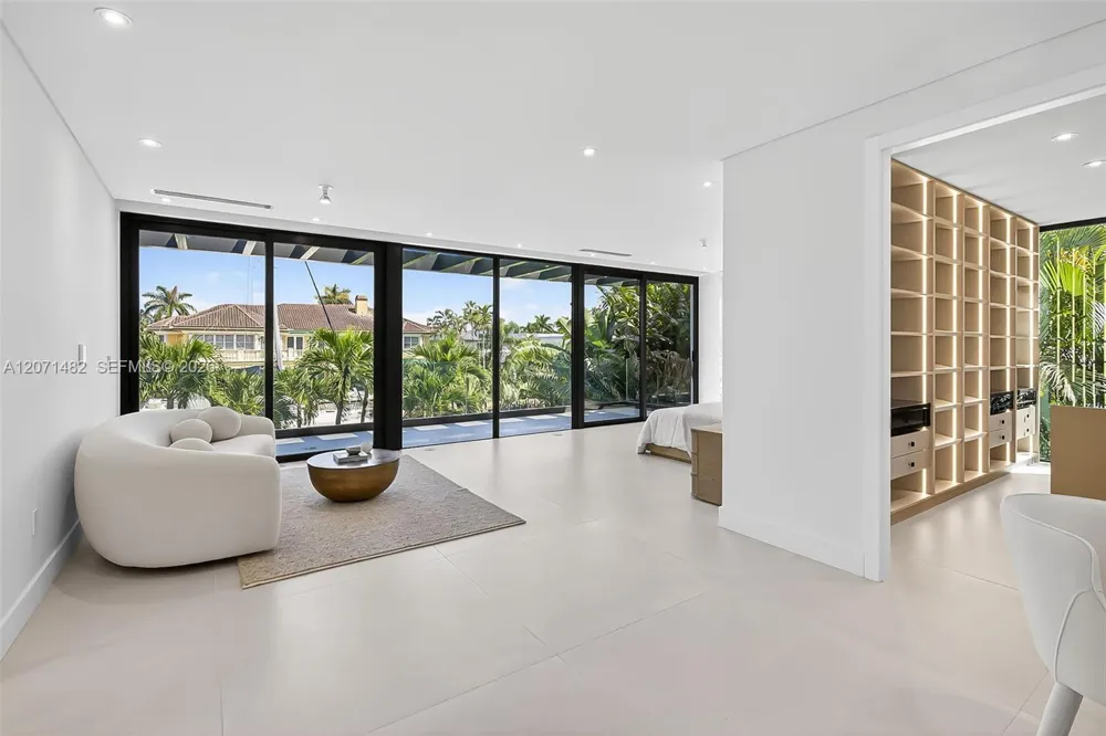 620 Solar Isle Dr Fort Lauderdale, FL 33301
