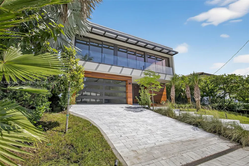 620 Solar Isle Dr Fort Lauderdale, FL 33301