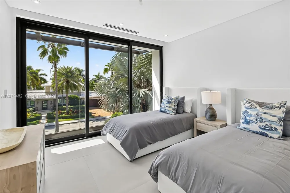 620 Solar Isle Dr Fort Lauderdale, FL 33301