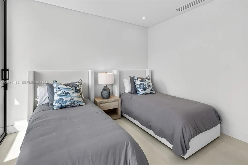 620 Solar Isle Dr Fort Lauderdale, FL 33301