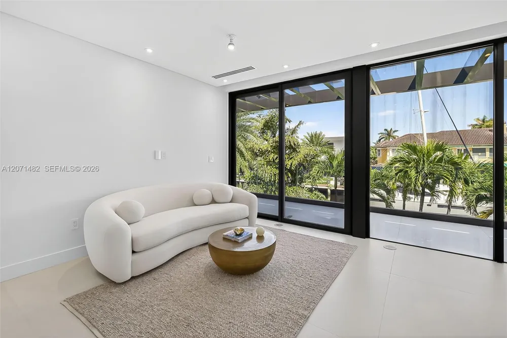 620 Solar Isle Dr Fort Lauderdale, FL 33301