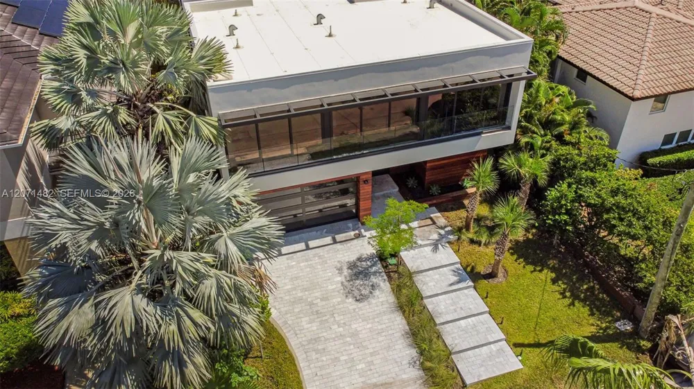 620 Solar Isle Dr Fort Lauderdale, FL 33301
