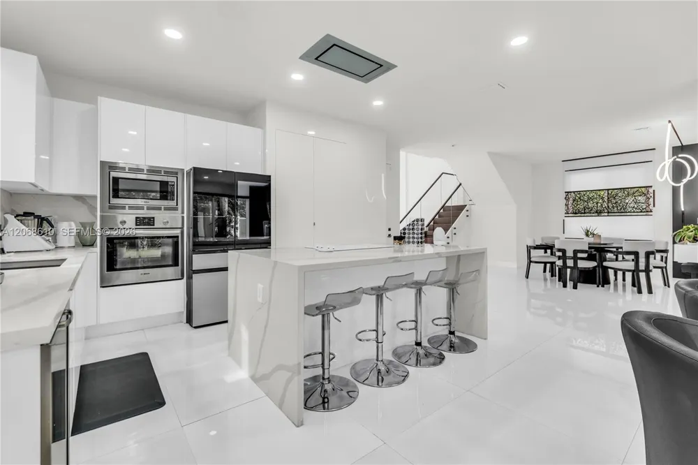 9730 NW 74th Ter Doral, FL 33178