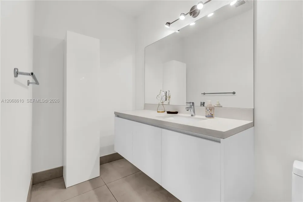 9730 NW 74th Ter Doral, FL 33178