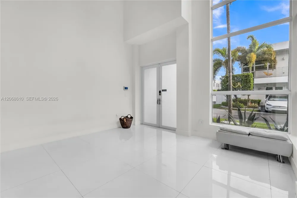9730 NW 74th Ter Doral, FL 33178