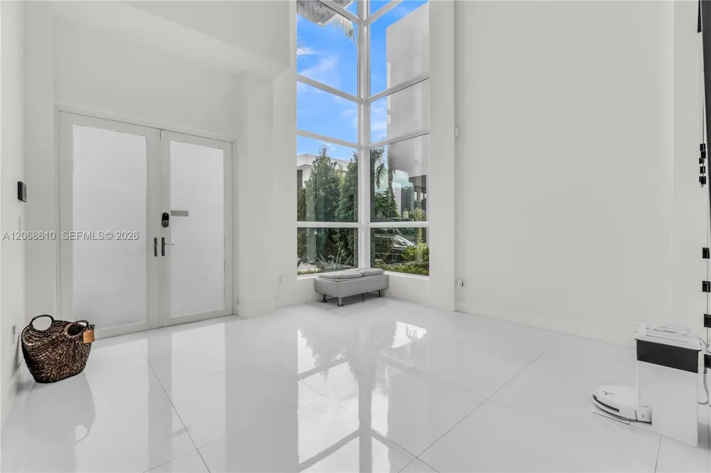 9730 NW 74th Ter Doral, FL 33178