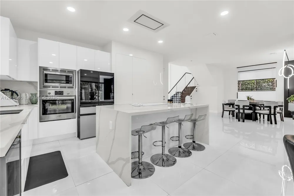 9730 NW 74th Ter Doral, FL 33178