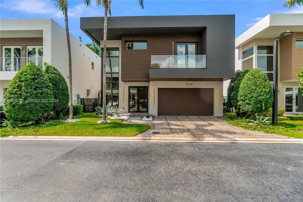 9730 NW 74th Ter Doral, FL 33178