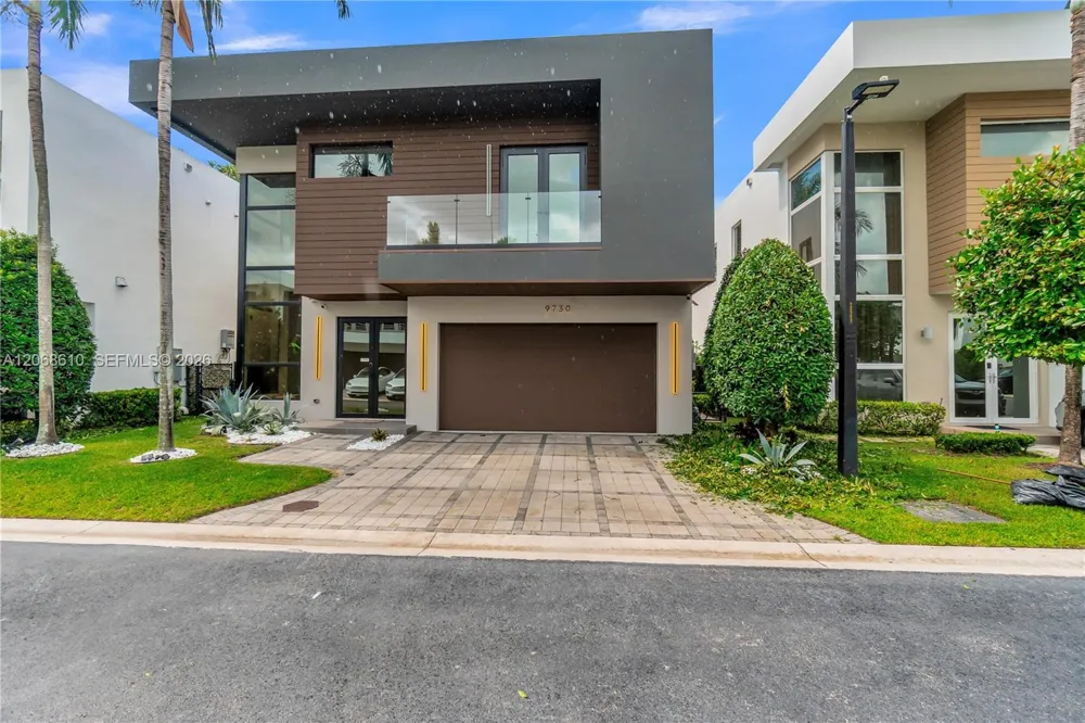 9730 NW 74th Ter Doral, FL 33178