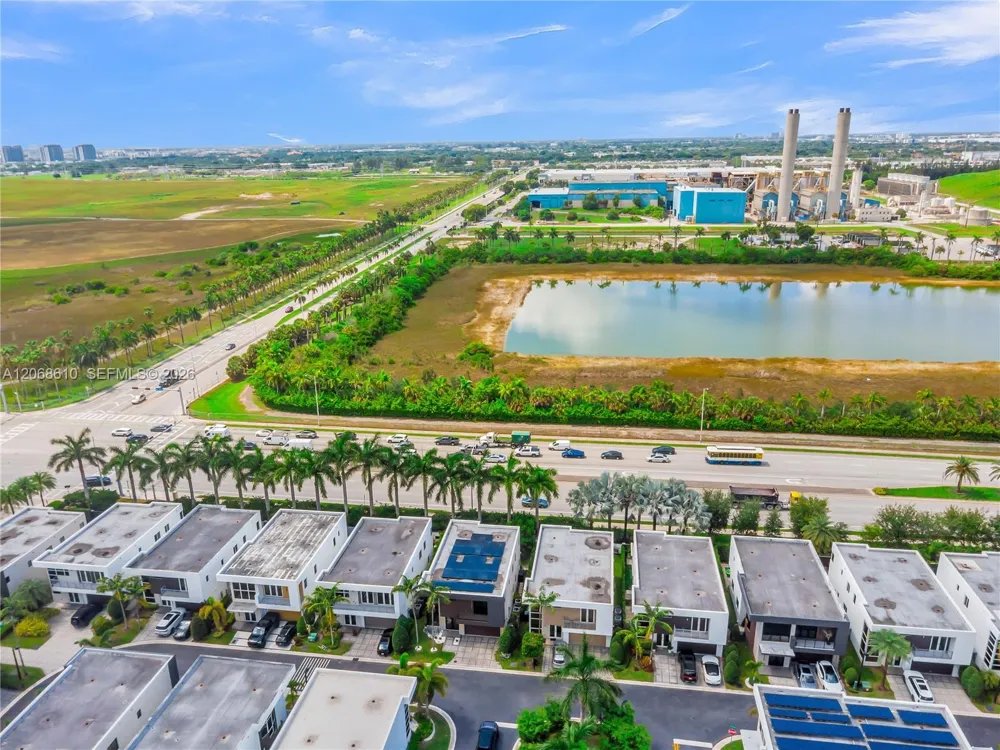 9730 NW 74th Ter Doral, FL 33178