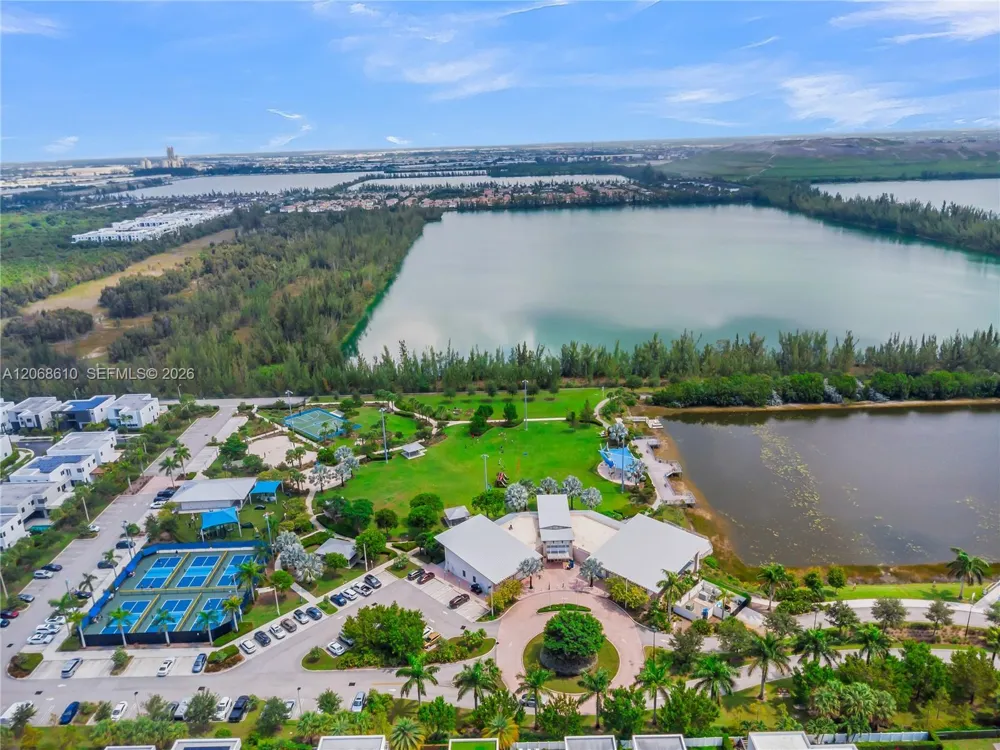 9730 NW 74th Ter Doral, FL 33178