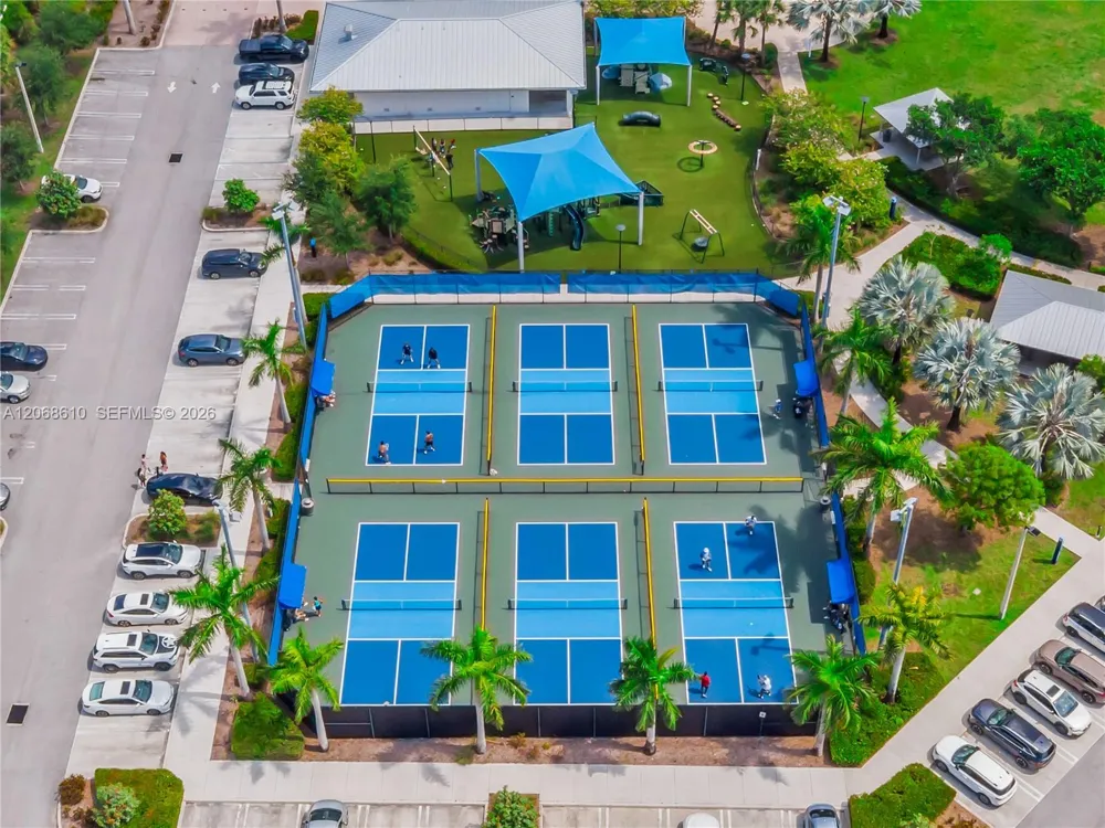 9730 NW 74th Ter Doral, FL 33178