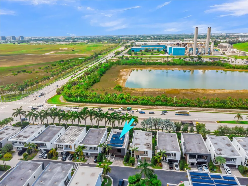 9730 NW 74th Ter Doral, FL 33178