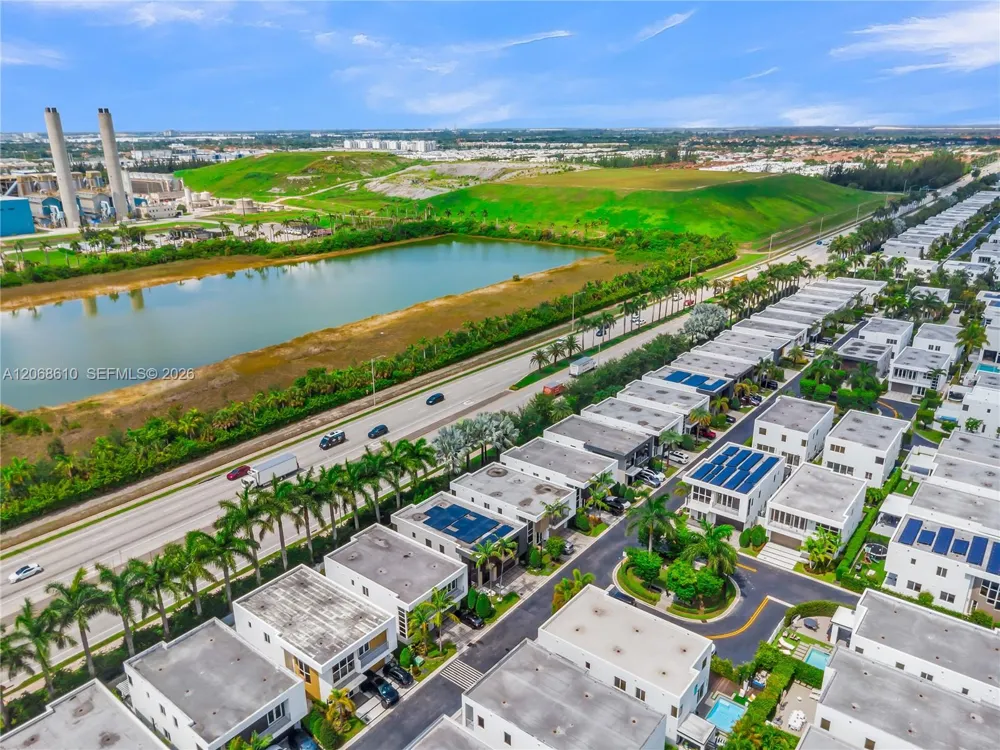 9730 NW 74th Ter Doral, FL 33178