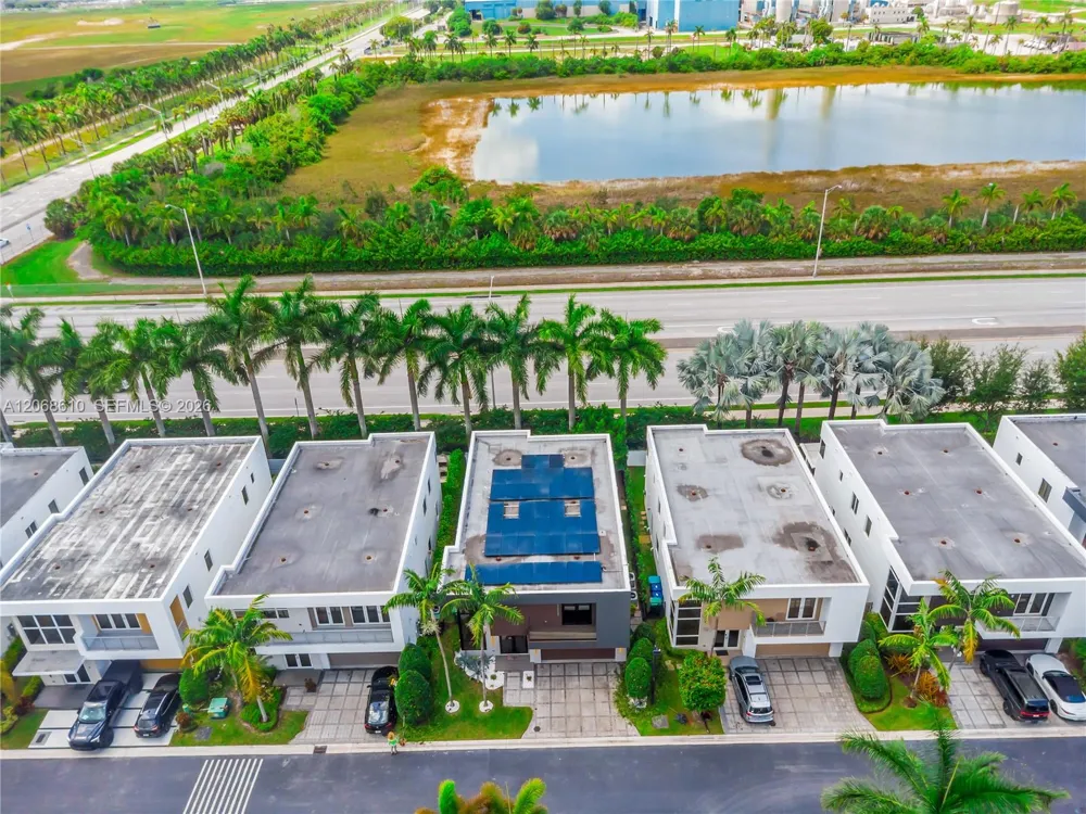 9730 NW 74th Ter Doral, FL 33178