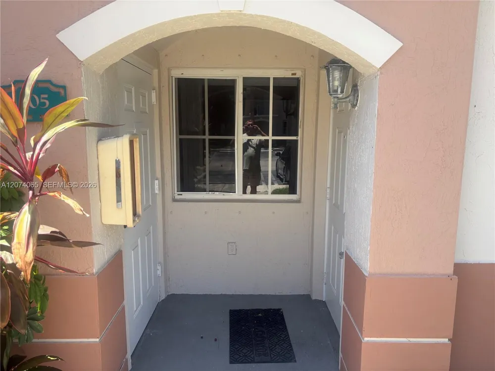 2910 SE 13th Rd #105-44 Homestead, FL 33035
