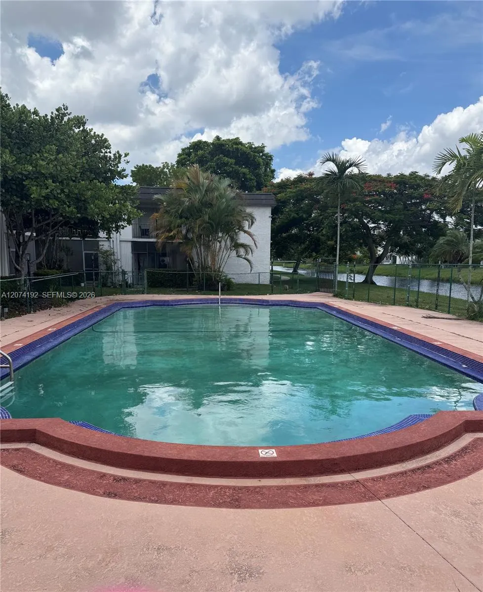 10395 Kendall Dr #V1 Miami, FL 33176