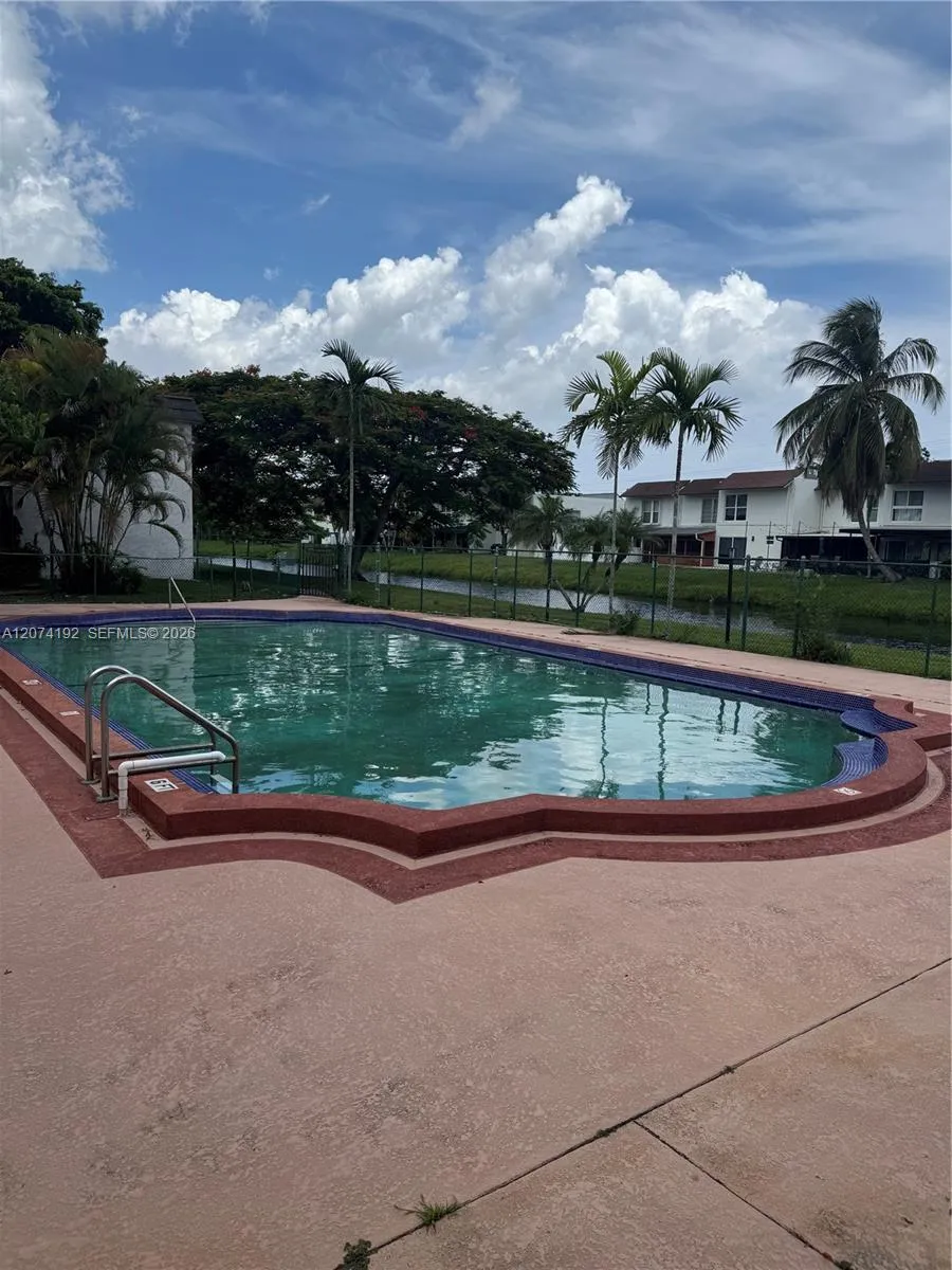 10395 Kendall Dr #V1 Miami, FL 33176